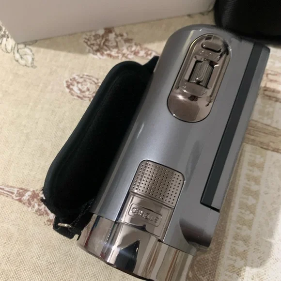 DIGITAL VIDEO CAMERA - Picture 6 of 10